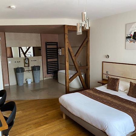 Auberge Des Moulins Pont-Les-Moulins ภายนอก รูปภาพ