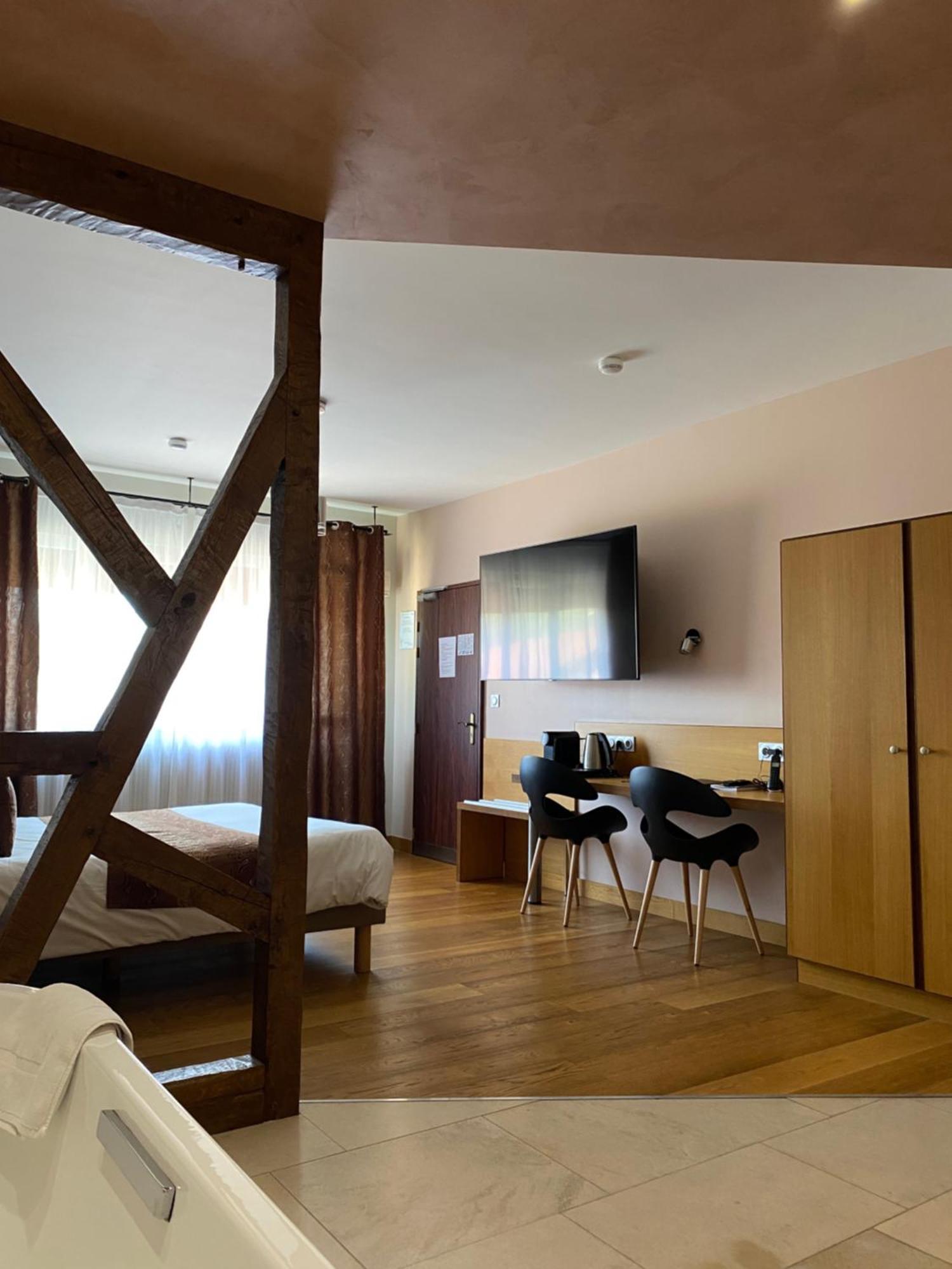 Auberge Des Moulins Pont-Les-Moulins ภายนอก รูปภาพ