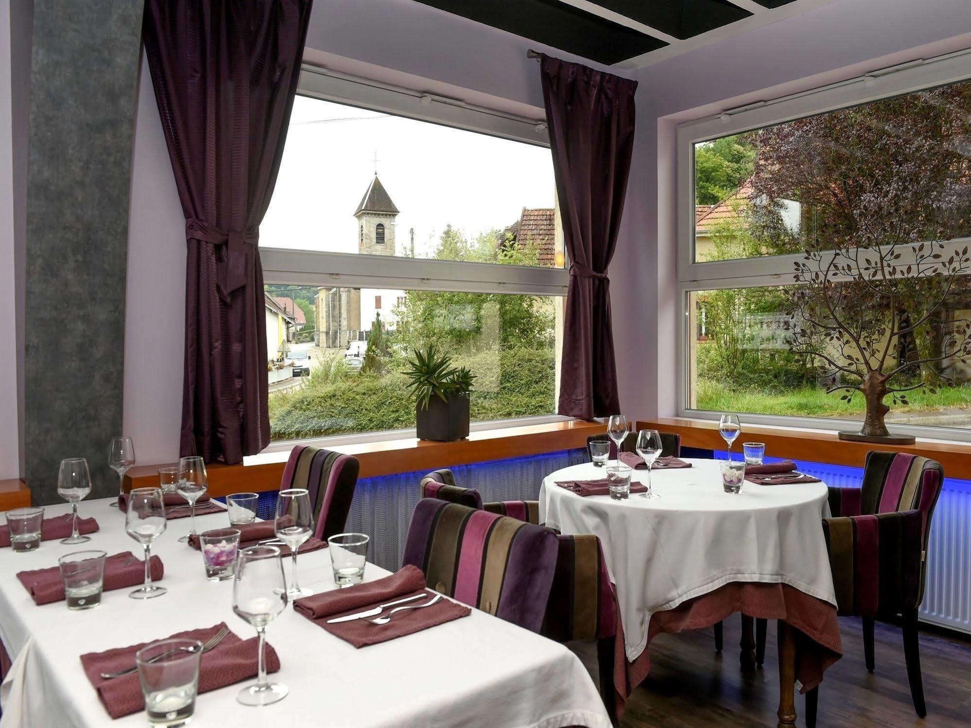Auberge Des Moulins Pont-Les-Moulins ภายนอก รูปภาพ