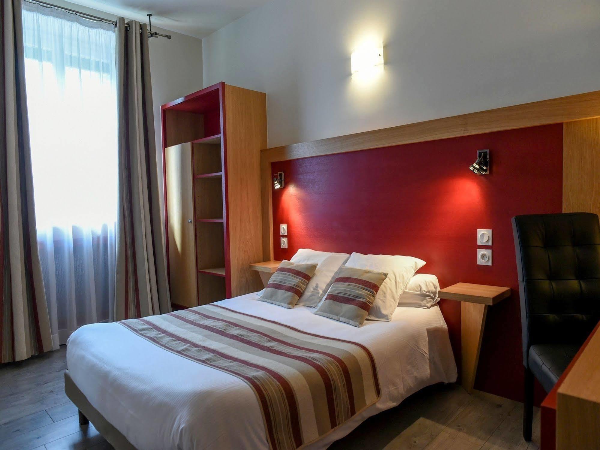 Auberge Des Moulins Pont-Les-Moulins ภายนอก รูปภาพ